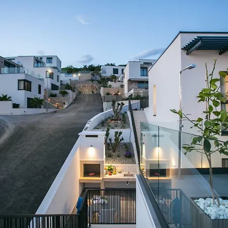 Olive Exclusive - 8 People, Heated Pool, Okrug Gornji, Sea View ヴィラ