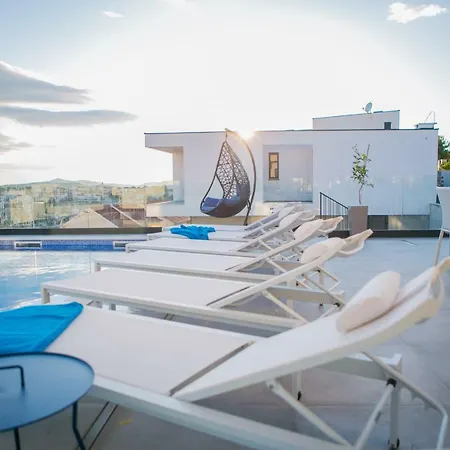 Olive Exclusive - 8 People, Heated Pool, Okrug Gornji, Sea View