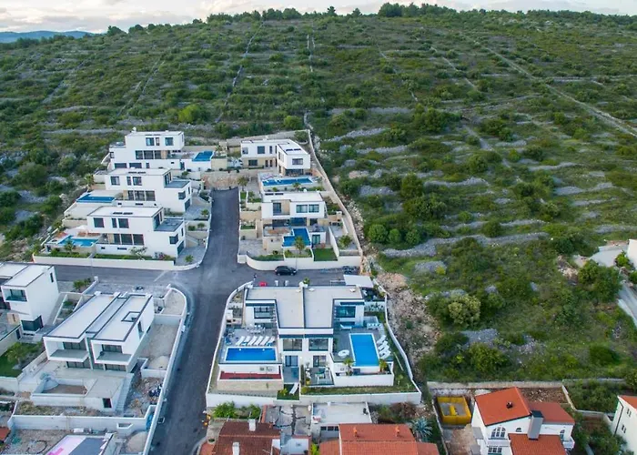 Olive Exclusive - 8 People, Heated Pool, Okrug Gornji, Sea View