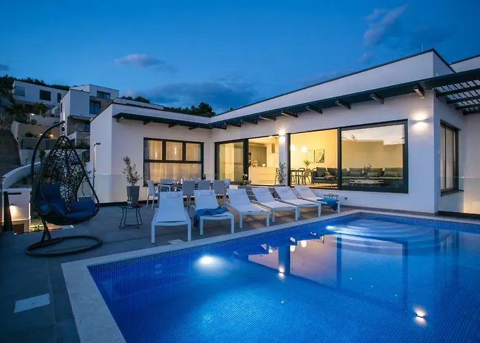 Olive Exclusive - 8 People, Heated Pool, Okrug Gornji, Sea View * トロギール