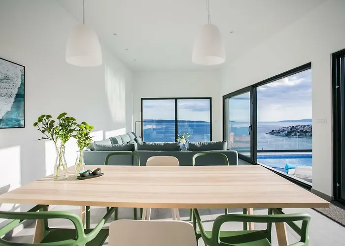 Olive Exclusive - 8 People, Heated Pool, Okrug Gornji, Sea View ヴィラ トロギール