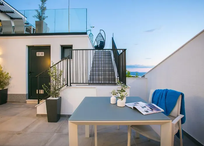 빌라 Olive Exclusive - 8 People, Heated Pool, Okrug Gornji, Sea View 트로기르