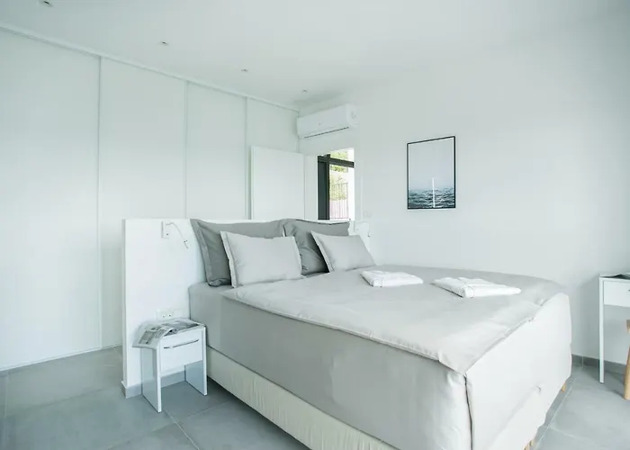 빌라 Olive Exclusive - 8 People, Heated Pool, Okrug Gornji, Sea View