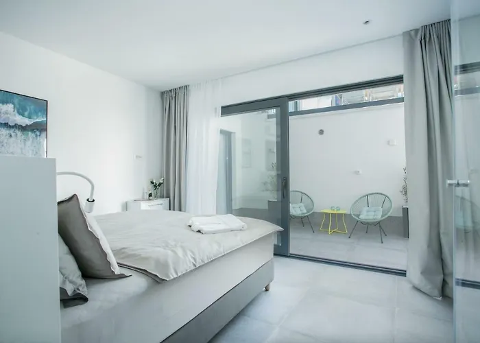 빌라 Olive Exclusive - 8 People, Heated Pool, Okrug Gornji, Sea View