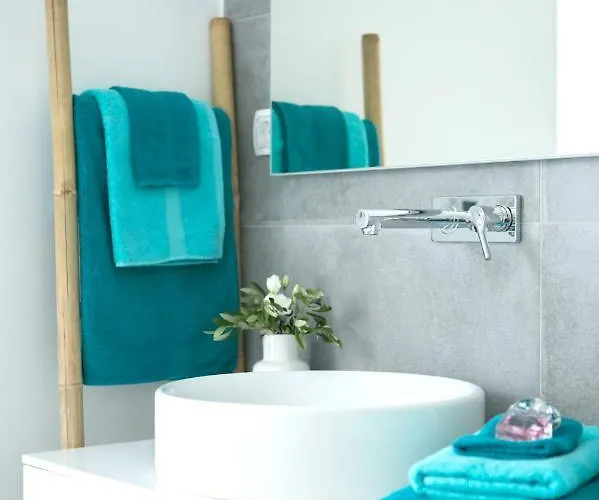 빌라 Olive Exclusive - 8 People, Heated Pool, Okrug Gornji, Sea View 트로기르