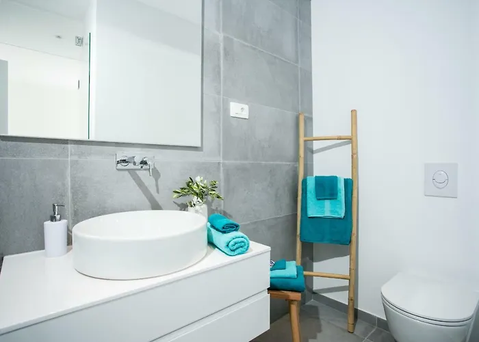 Olive Exclusive - 8 People, Heated Pool, Okrug Gornji, Sea View ヴィラ トロギール