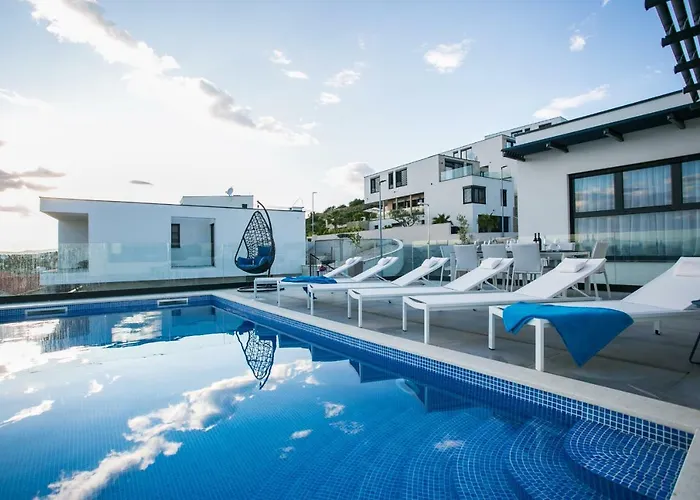 Olive Exclusive - 8 People, Heated Pool, Okrug Gornji, Sea View