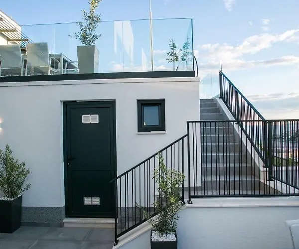 빌라 Olive Exclusive - 8 People, Heated Pool, Okrug Gornji, Sea View