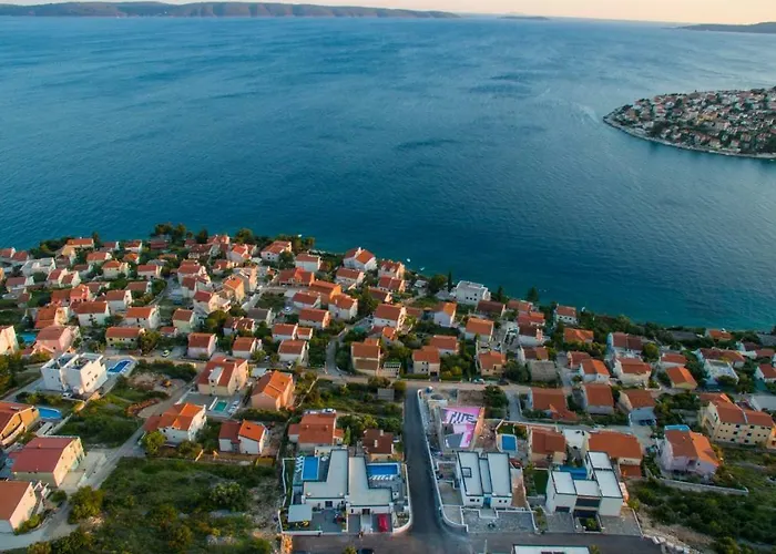 Olive Exclusive - 8 People, Heated Pool, Okrug Gornji, Sea View *