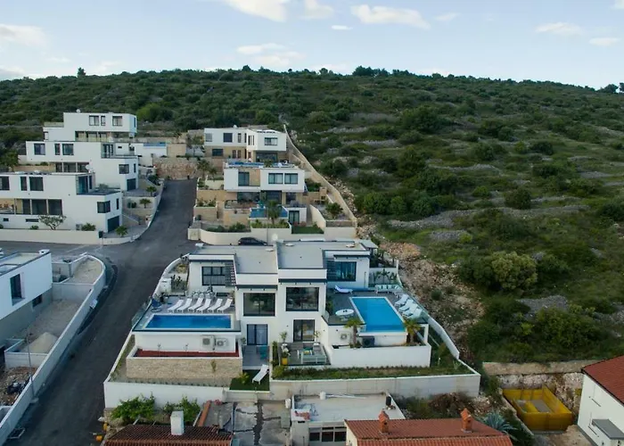 빌라 Olive Exclusive - 8 People, Heated Pool, Okrug Gornji, Sea View