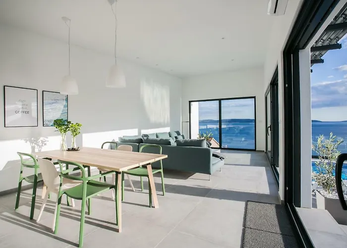 Olive Exclusive - 8 People, Heated Pool, Okrug Gornji, Sea View トロギール