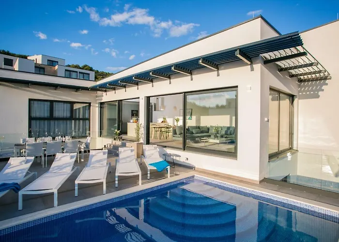Olive Exclusive - 8 People, Heated Pool, Okrug Gornji, Sea View * 트로기르