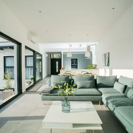 Olive Exclusive - 8 People, Heated Pool, Okrug Gornji, Sea View *