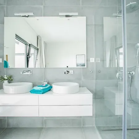 فيلة Olive Exclusive - 8 People, Heated Pool, Okrug Gornji, Sea View *