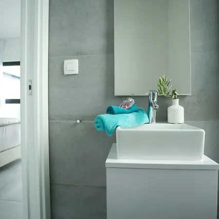 Olive Exclusive - 8 People, Heated Pool, Okrug Gornji, Sea View *