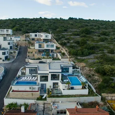 فيلة Olive Exclusive - 8 People, Heated Pool, Okrug Gornji, Sea View