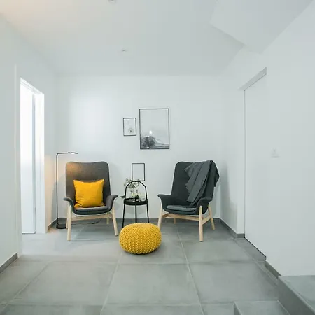 Olive Exclusive - 8 People, Heated Pool, Okrug Gornji, Sea View فيلة