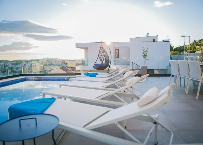 Olive Exclusive - 8 People, Heated Pool, Okrug Gornji, Sea View