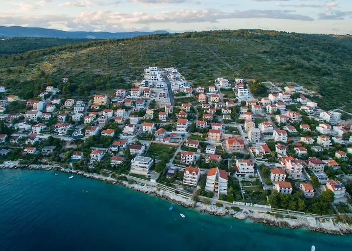 Olive Exclusive - 8 People, Heated Pool, Okrug Gornji, Sea View