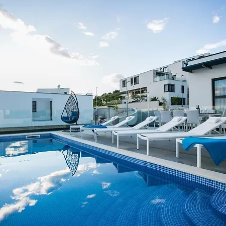 Olive Exclusive - 8 People, Heated Pool, Okrug Gornji, Sea View