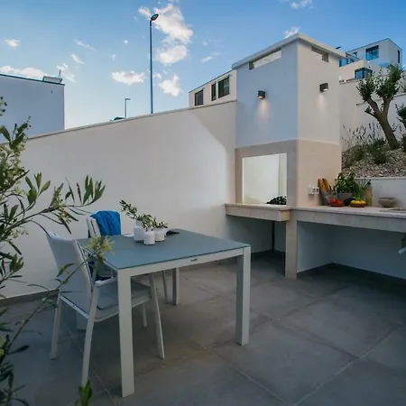 Olive Exclusive - 8 People, Heated Pool, Okrug Gornji, Sea View *