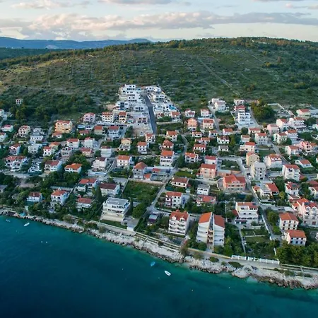 Olive Exclusive - 8 People, Heated Pool, Okrug Gornji, Sea View