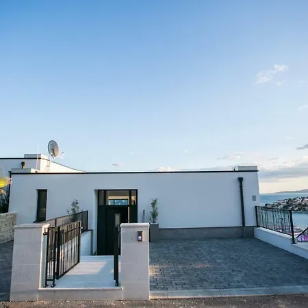Olive Exclusive - 8 People, Heated Pool, Okrug Gornji, Sea View Villa Trogir